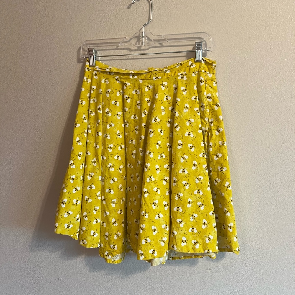 Yellow bee pattern knee length Skirt
